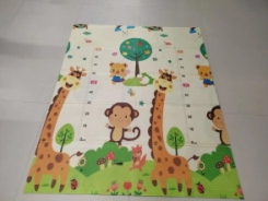 ALFOMBRA BLANCA CON ANIMALES PARA BEBE 150x180x1 CM