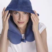 ALMOHADA CERVICAL DE VIAJE ERGONOMICA CON CAPUCHA TRAVEL BLUE