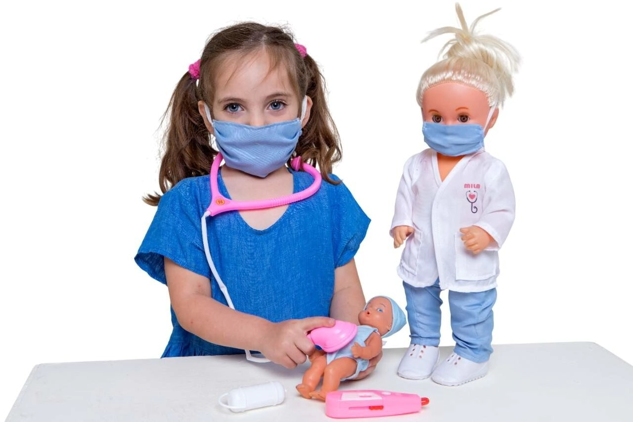 Mila pediatra con bebe Cari�ito